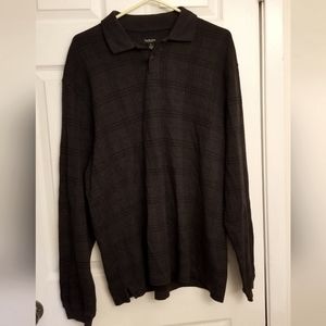 Men's Sweater by Van Heusen long sleeves.